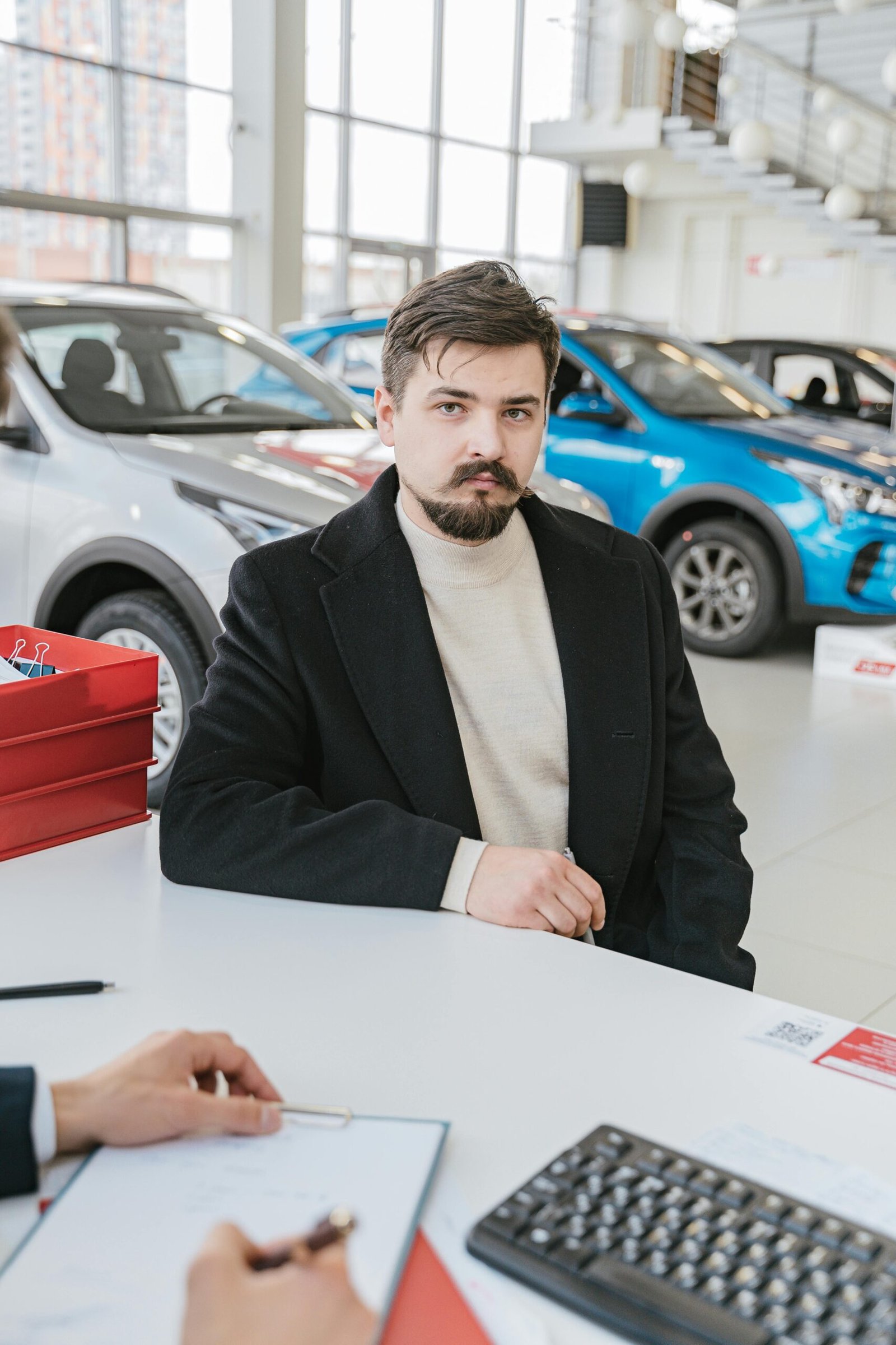 Cliente en concesionario automotriz